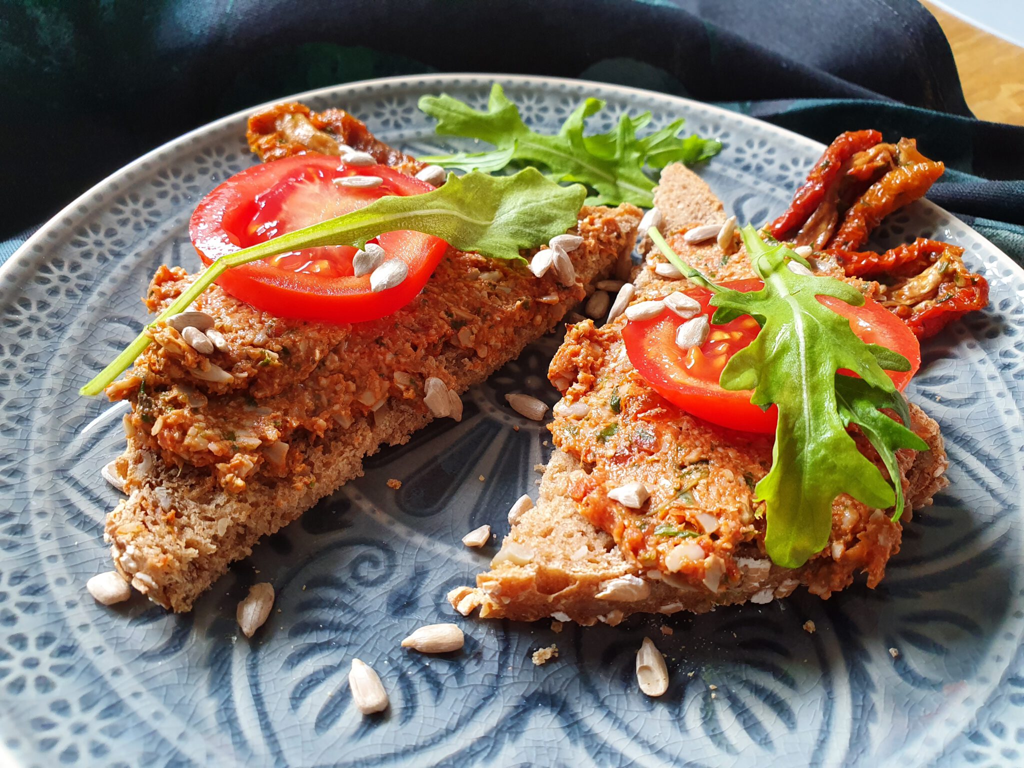 Kerniger Tomaten-Rucola-Aufstrich – Brokkoli im Glück
